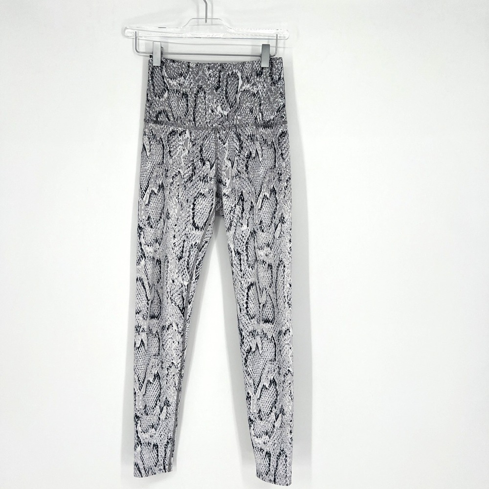 Beyond Yoga Leggings Womens XS Snale Print White Silver Athleisure Workout‎ Gym